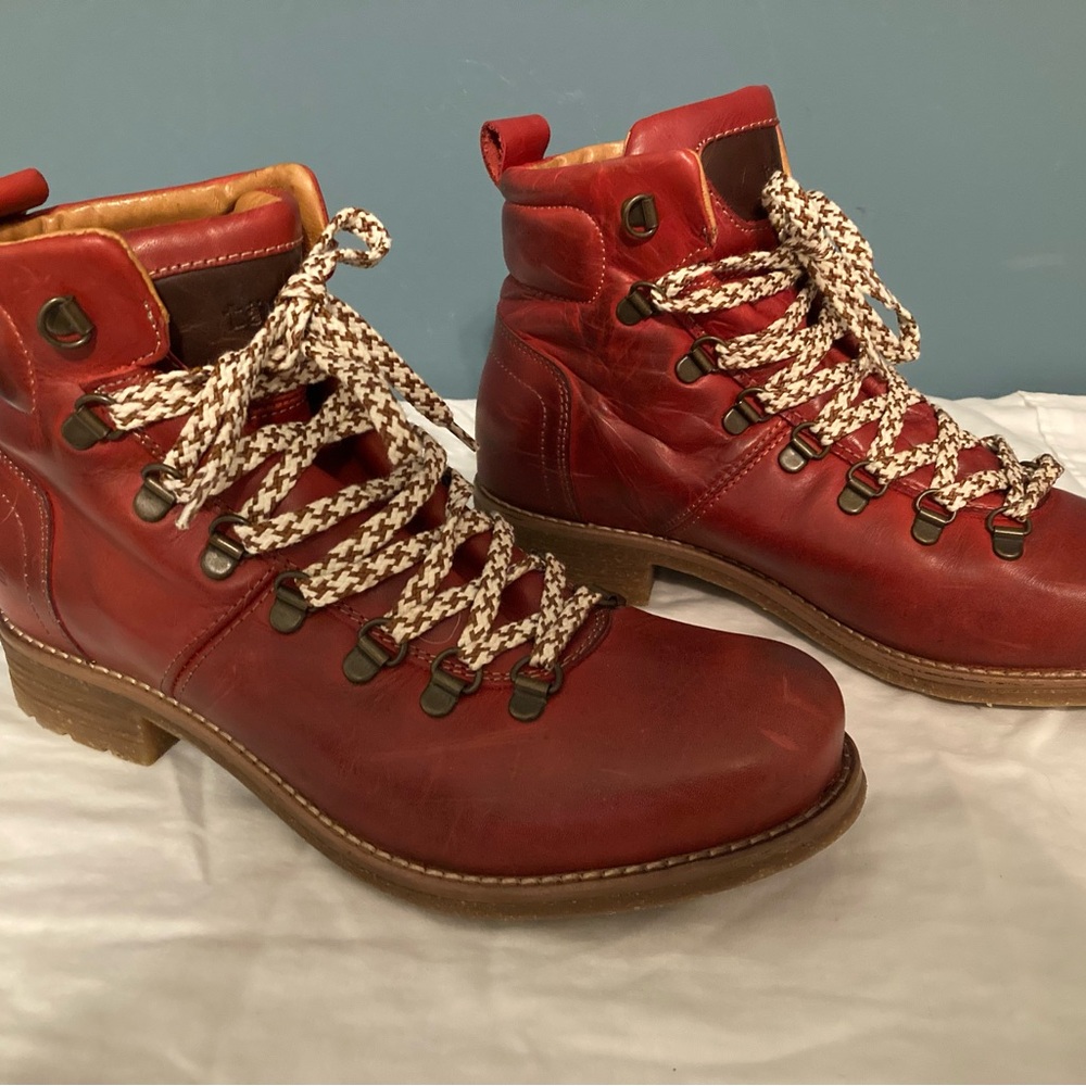 Taos Footwear Red Lace Up Boots